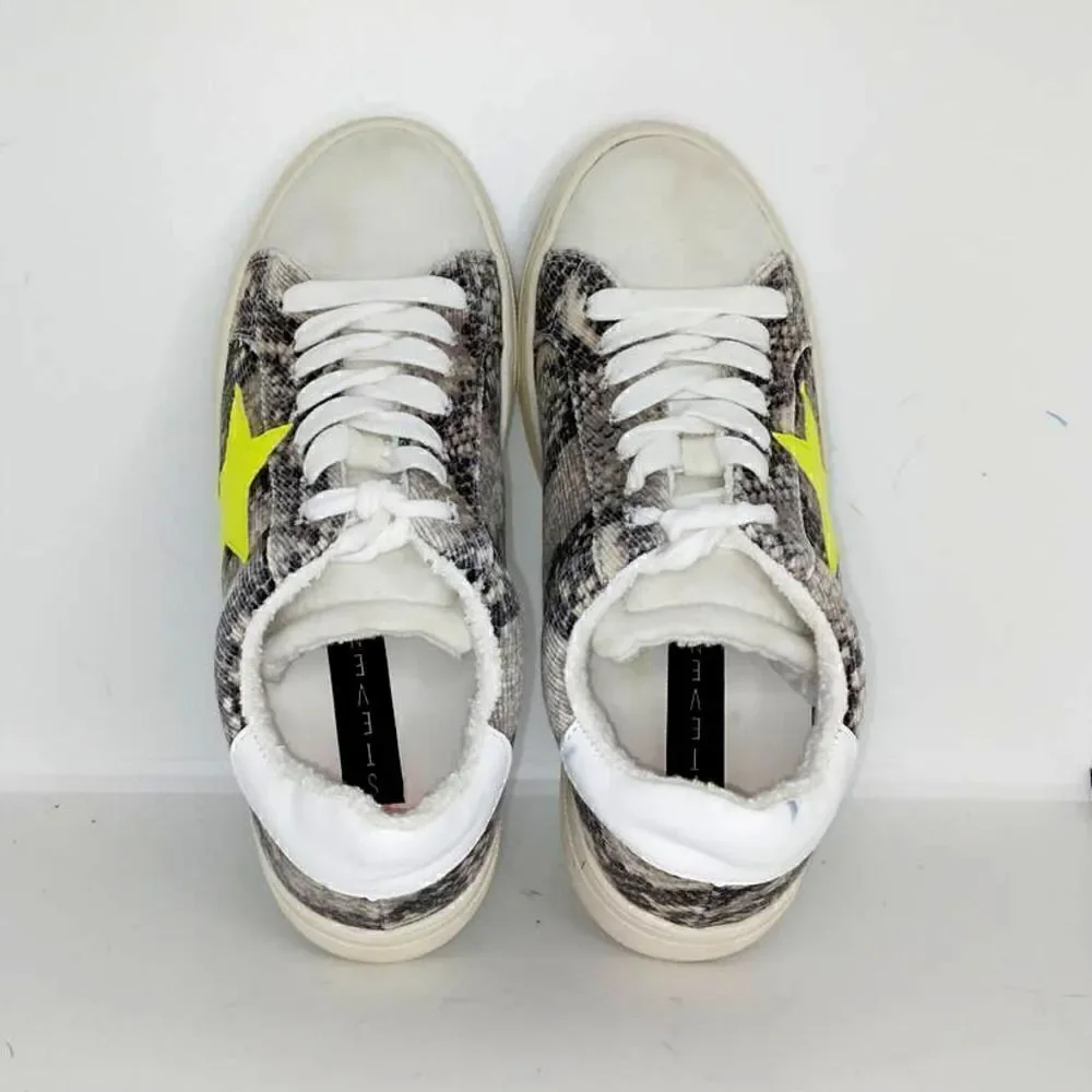 Steven by Steve Madden Womens Pre-owned Snake Skin Low Cut Sneakers - sz. 6M